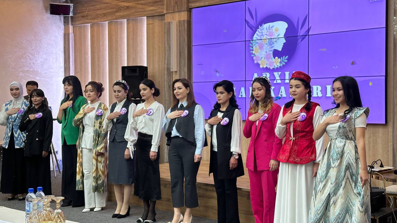 Icity-da yalangoch va kulgili videolarni tomosha qiling. Eng yaxshi sifatli etuk va busty porno